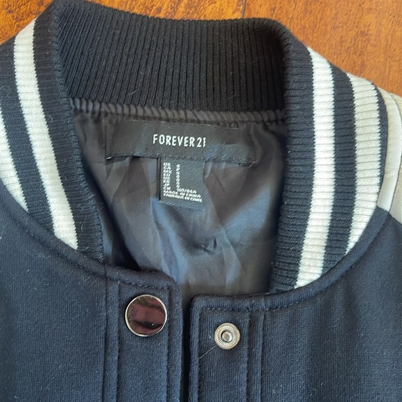 Forever 21 jacket. Black and cream. Size small. In good condition. - Picture 2 of 6